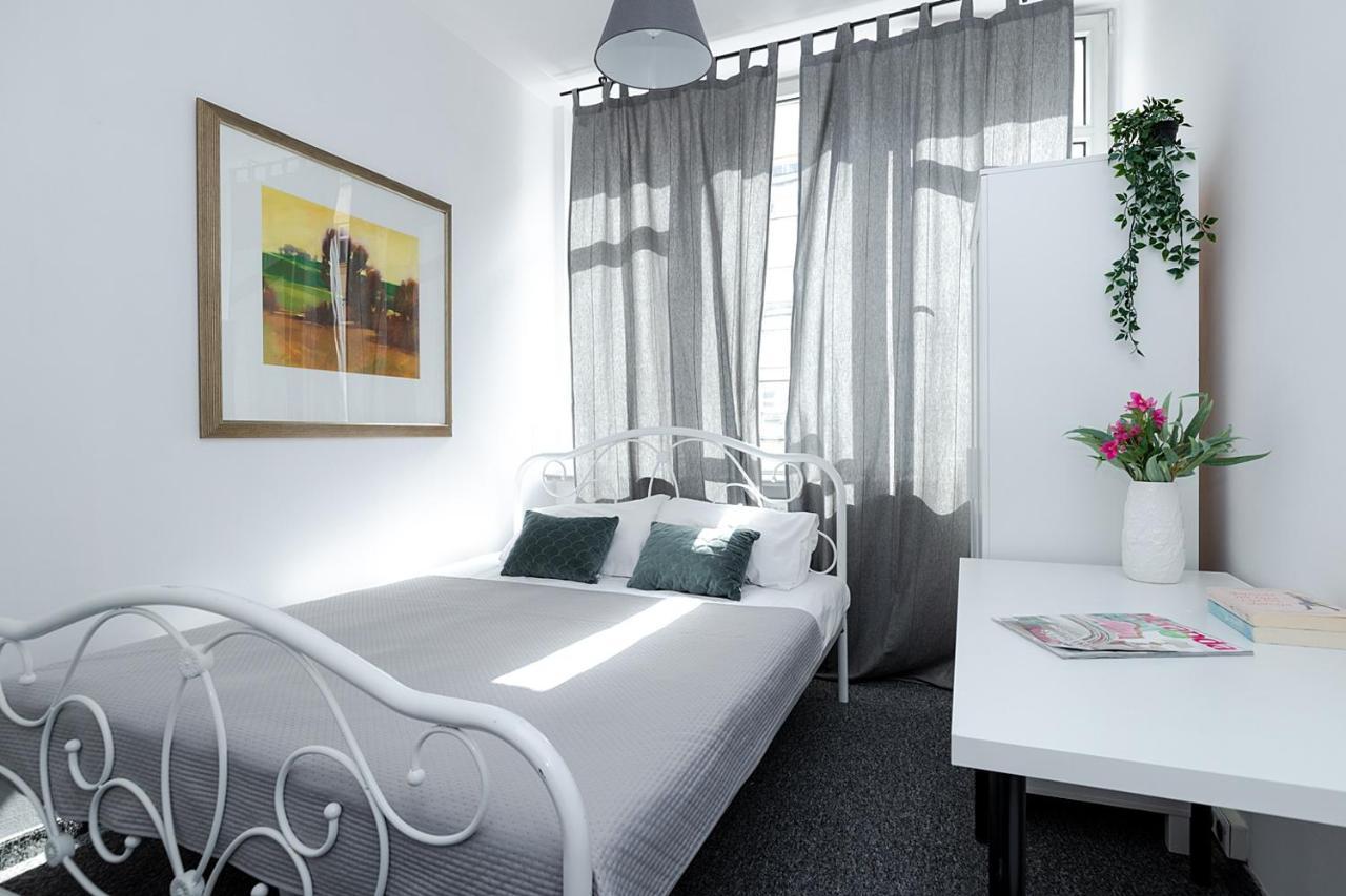 Unit Warsaw Room In Hostel Solec50 By Metro Station Centrum Kopernika Elektrownia Powisle Stadion Narodowy 외부 사진