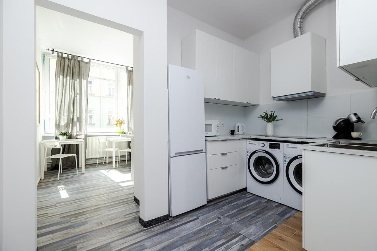 Unit Warsaw Room In Hostel Solec50 By Metro Station Centrum Kopernika Elektrownia Powisle Stadion Narodowy 외부 사진