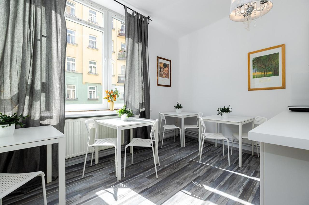 Unit Warsaw Room In Hostel Solec50 By Metro Station Centrum Kopernika Elektrownia Powisle Stadion Narodowy 외부 사진