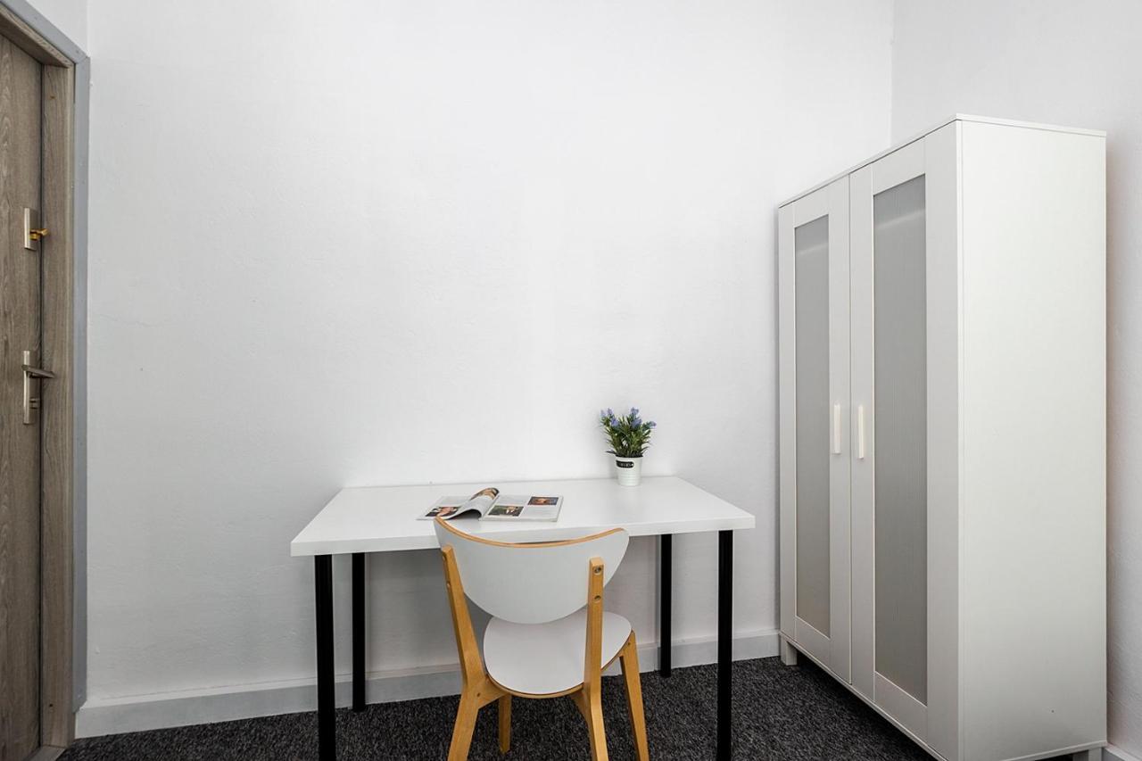 Unit Warsaw Room In Hostel Solec50 By Metro Station Centrum Kopernika Elektrownia Powisle Stadion Narodowy 외부 사진